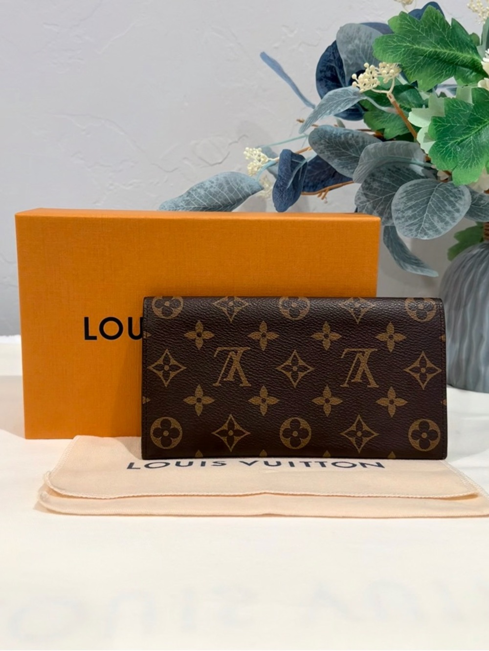 Louis Vuitton Monogram Fuschia Emilie Bifold Wallet - Picture 2 of 16